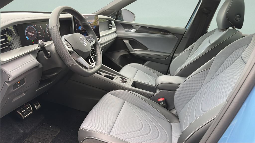 New 2026 Volkswagen Tiguan SE R-Line FWD image 31