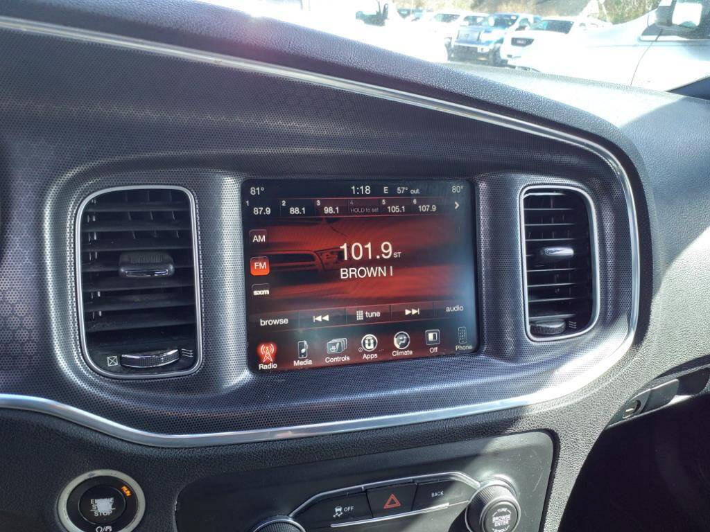 Used 2016 Dodge Charger SXT RWD image 17