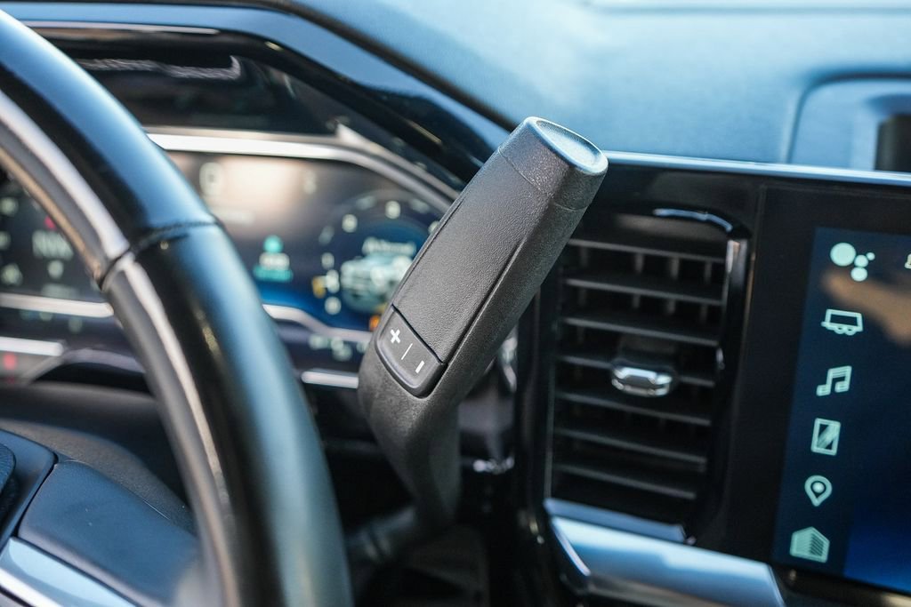 Used 2025 Chevrolet Silverado 2500 LT w/ Convenience Package image 20