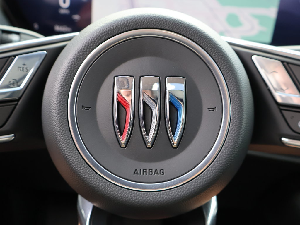 Used 2025 Buick Envision Avenir AWD/4WD image 27