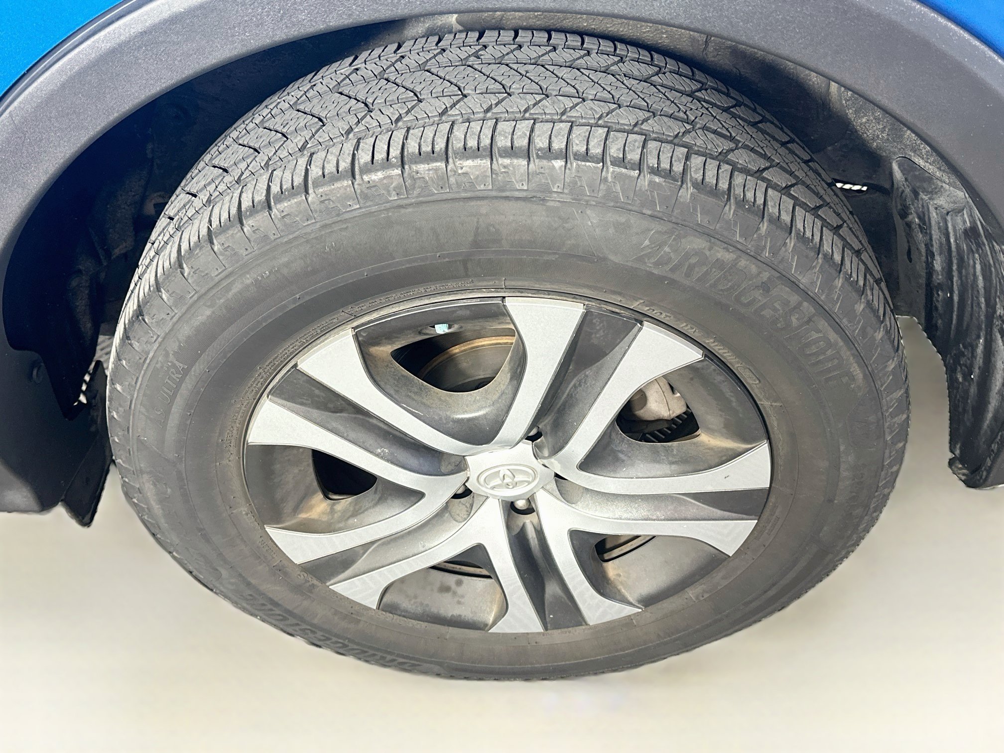 Used 2018 Toyota RAV4 LE w/ Carpet Mat Package FWD image 11
