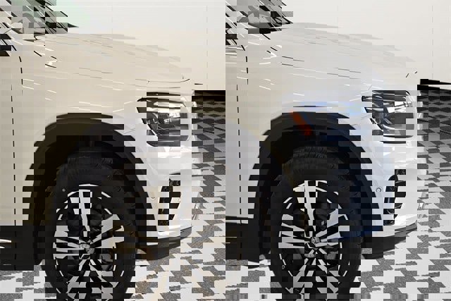 New 2025 Mercedes-Benz GLB 250 4MATIC image 13