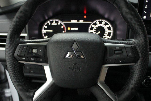 New 2026 Mitsubishi Outlander ES image 8