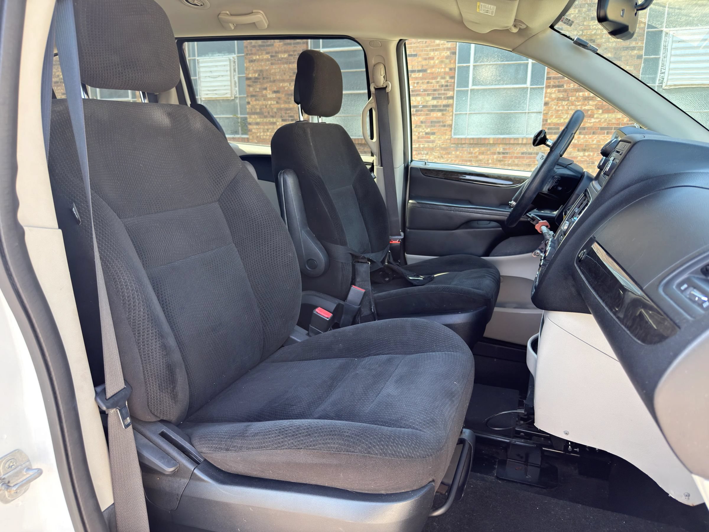 Used 2015 Dodge Grand Caravan SXT FWD image 18
