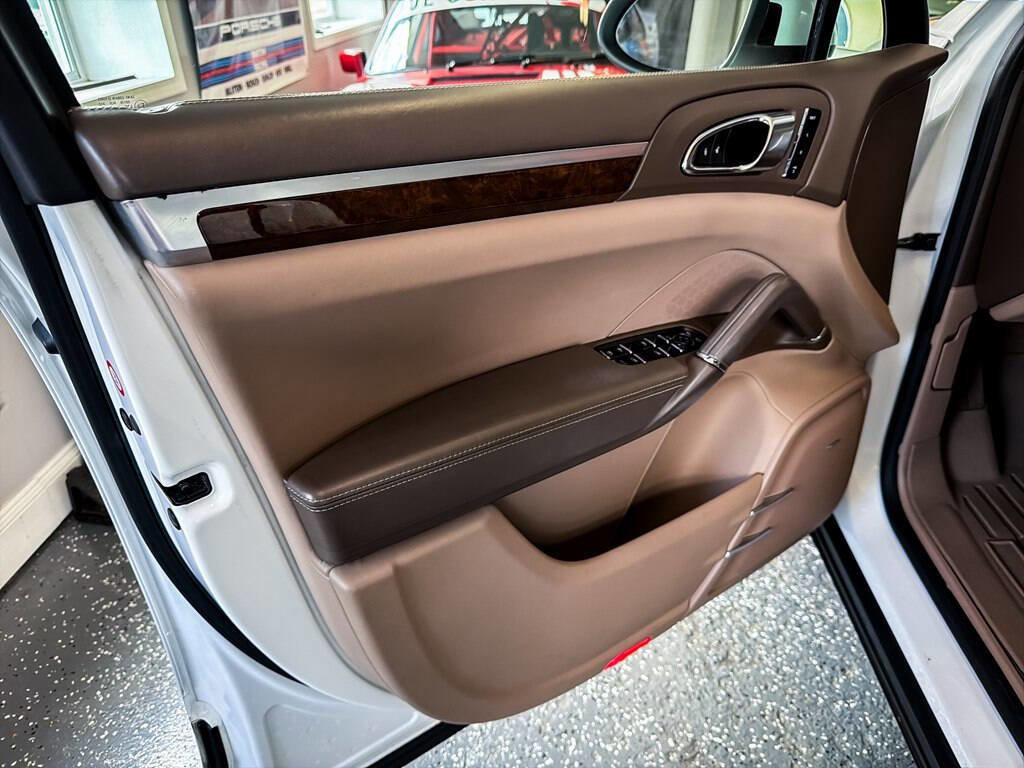 Used 2013 Porsche Cayenne S image 17