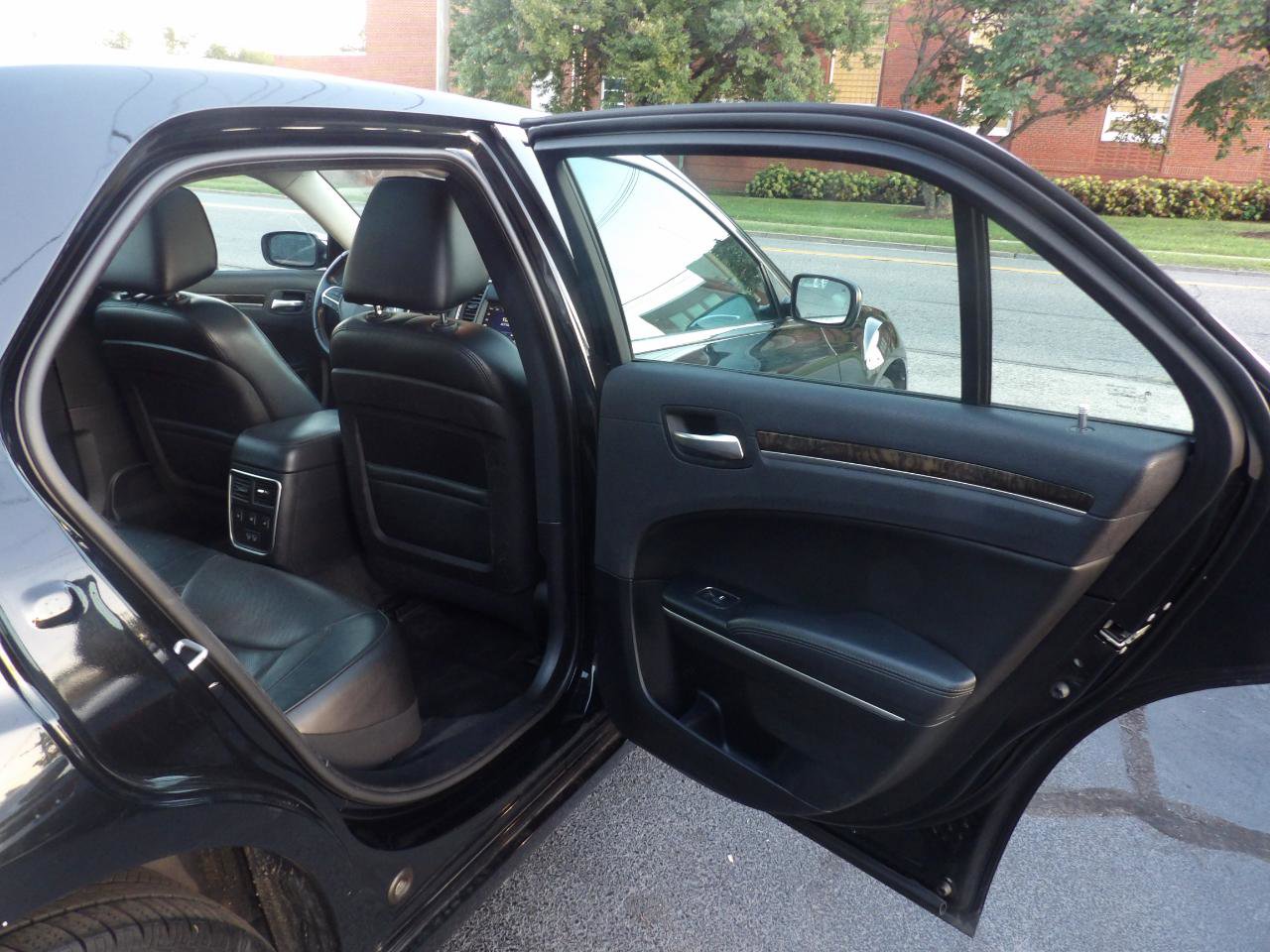Used 2016 Chrysler 300 C AWD/4WD image 17