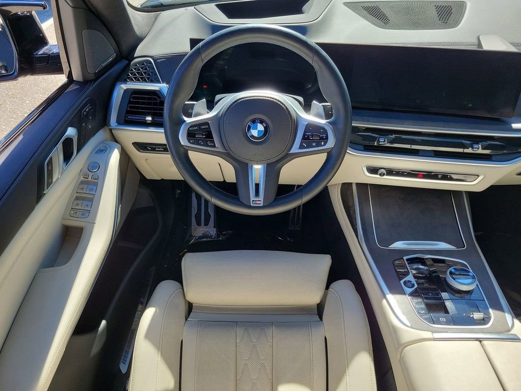 Used 2025 BMW X7 M60i image 22