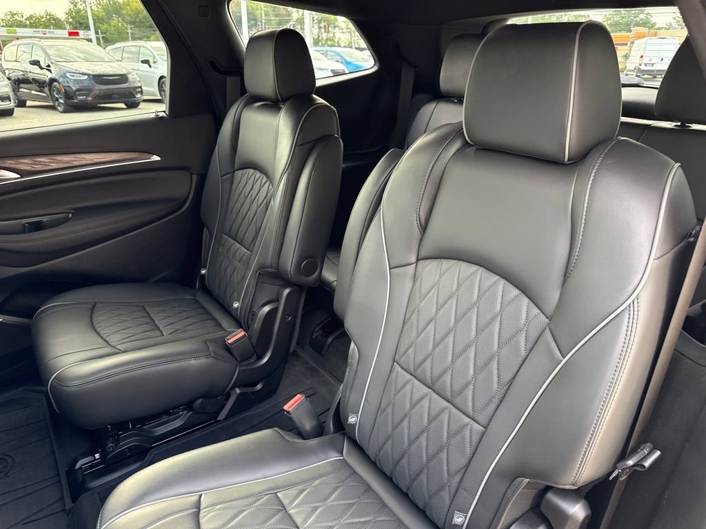 Used 2022 Buick Enclave Avenir w/ Avenir Technology Package AWD/4WD image 36