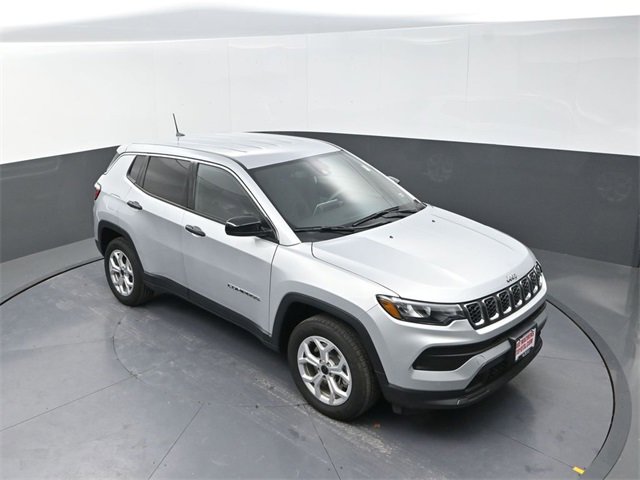 Used 2025 Jeep Compass Sport image 19