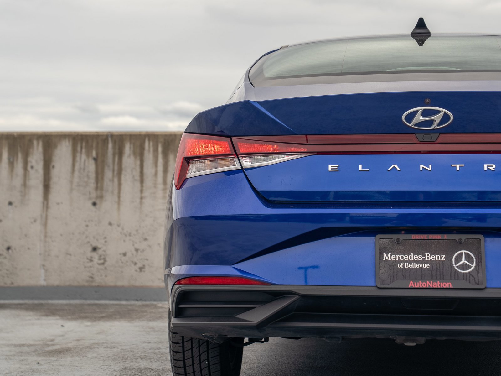 Used 2022 Hyundai Elantra SEL w/ Cargo Package FWD image 9