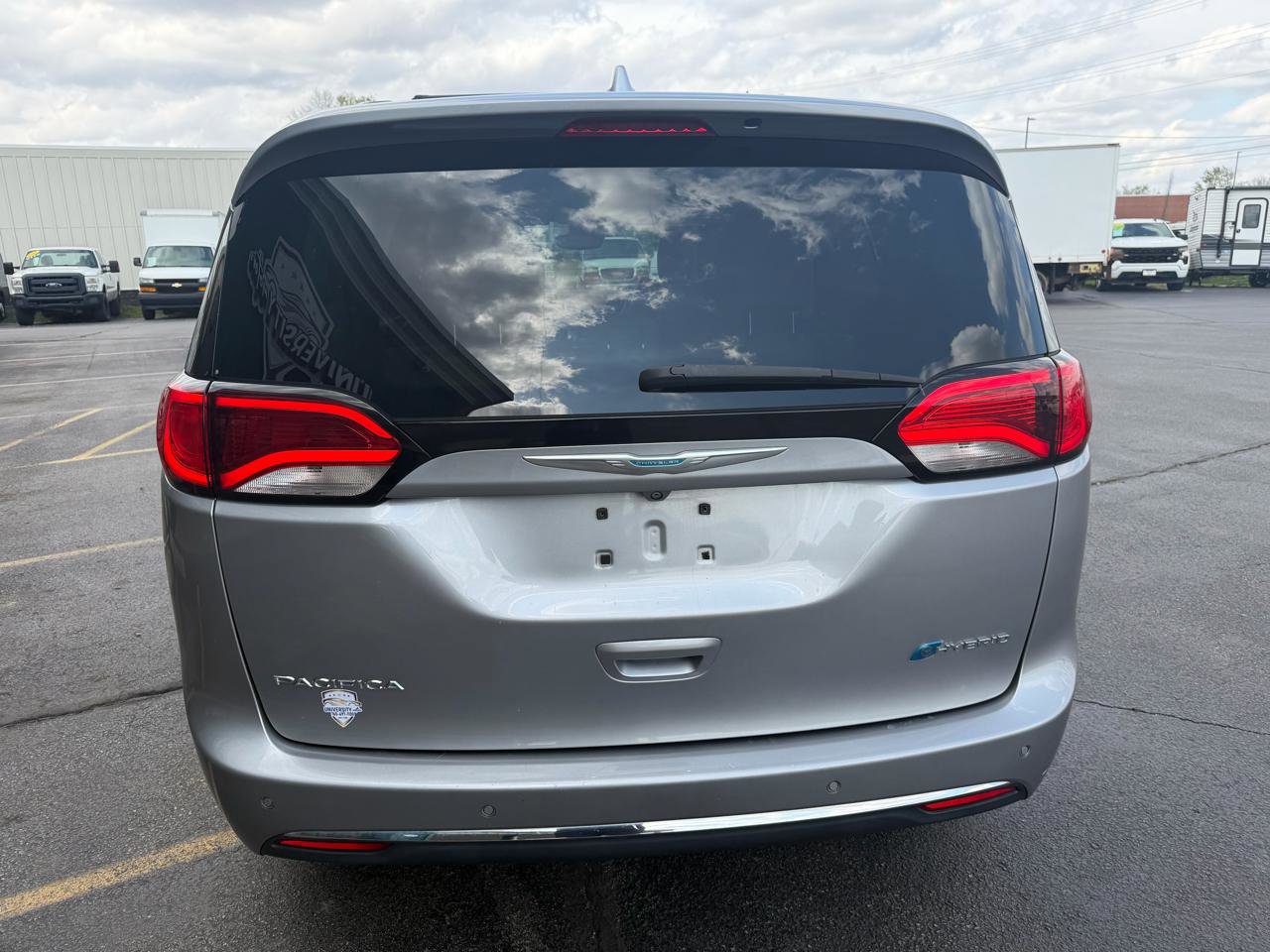 Used 2017 Chrysler Pacifica Platinum image 4