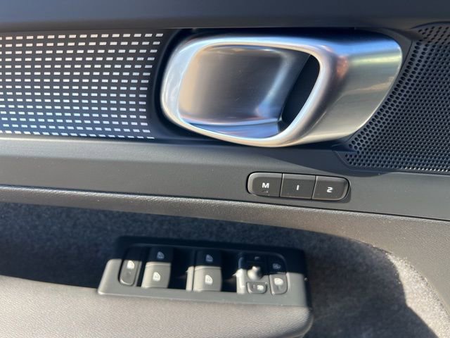 Certified 2023 Volvo XC40 B5 Plus w/ Protection Package Premier image 27