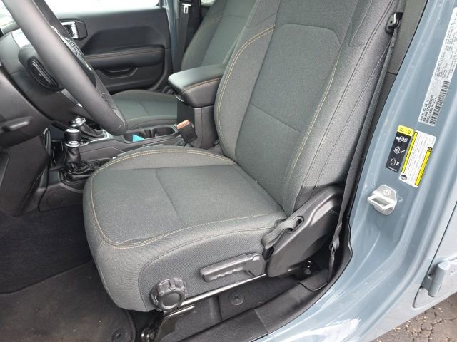Used 2025 Jeep Wrangler Unlimited Sahara w/ Safety Group AWD/4WD image 14
