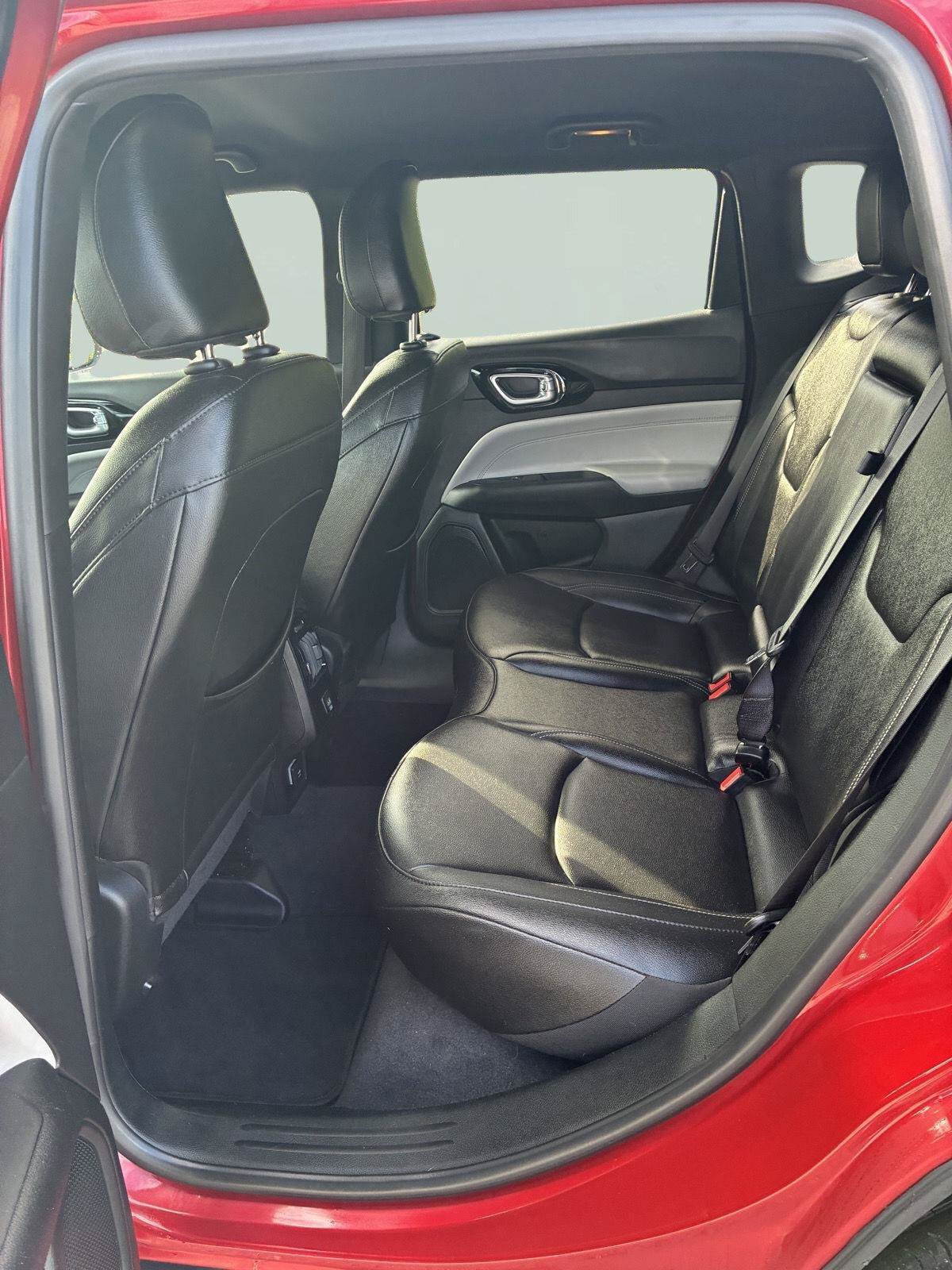 Used 2025 Jeep Compass Limited AWD/4WD image 13