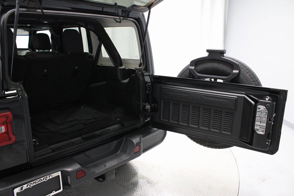 Used 2024 Jeep Wrangler Sahara image 12