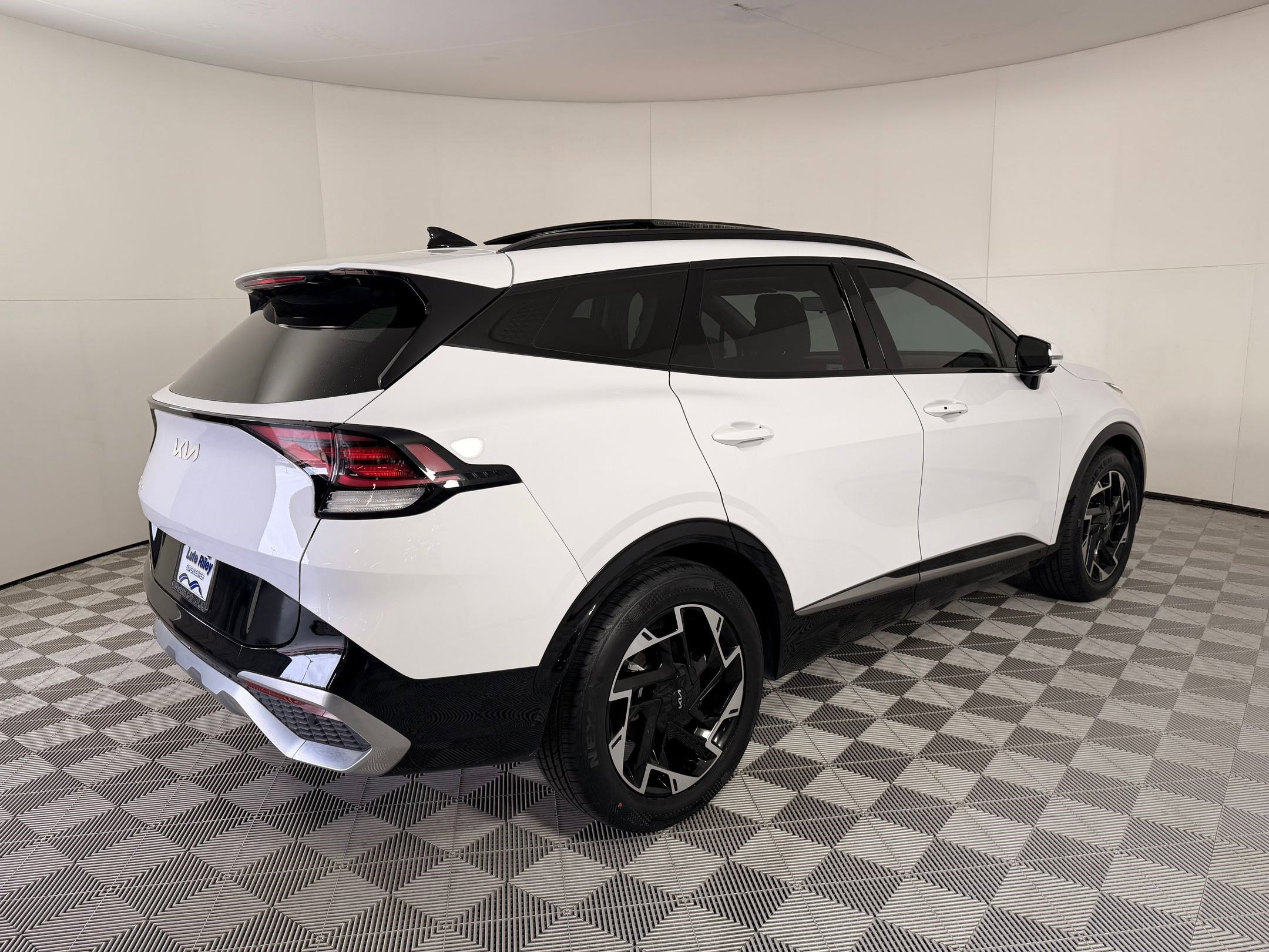 Used 2024 Kia Sportage SX image 9