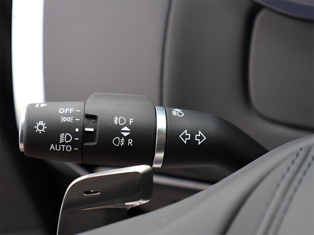 Used 2025 Land Rover Range Rover SE image 33