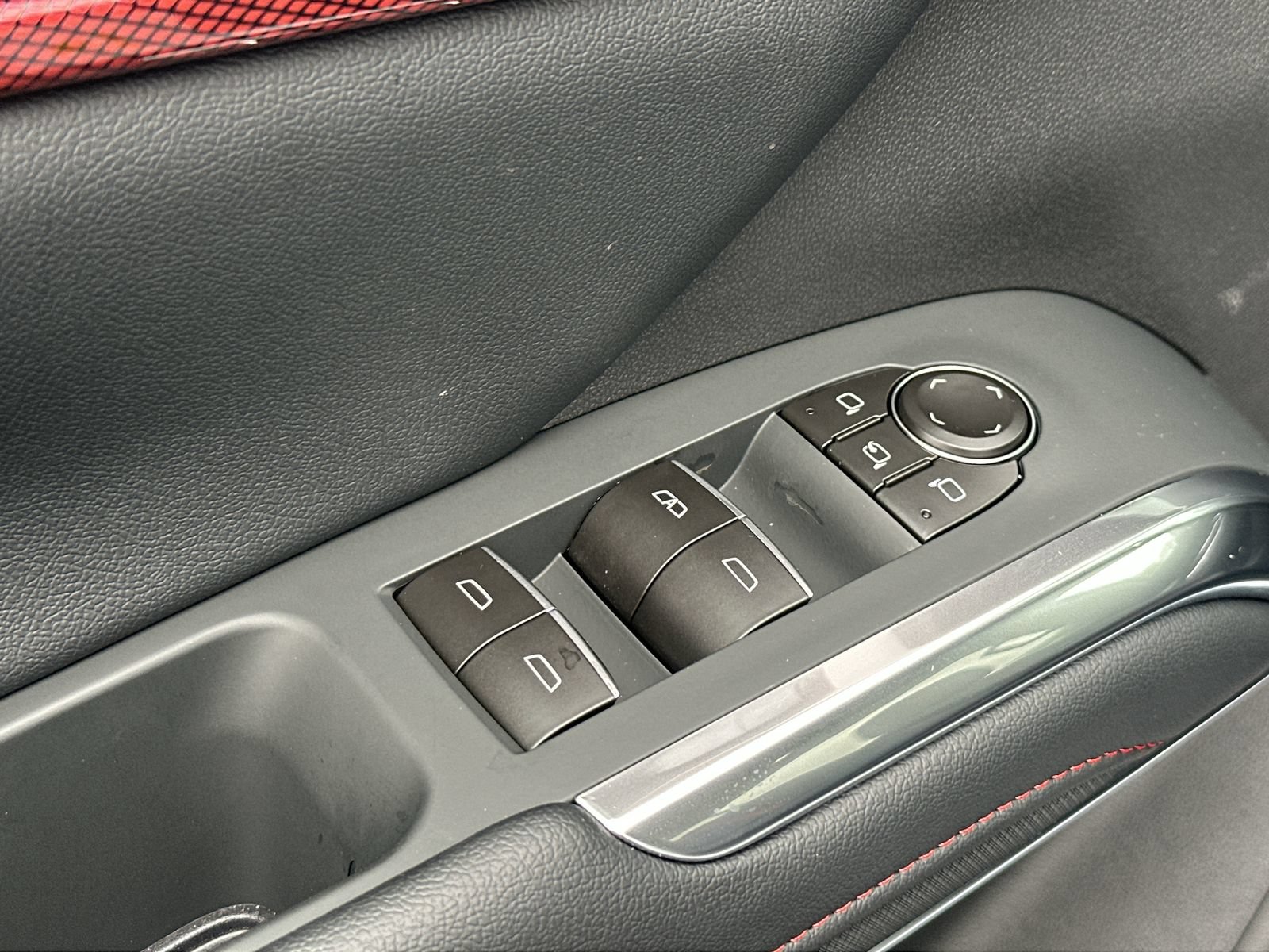 Used 2026 Chevrolet Traverse RS w/ LPO, Floor Liner Package FWD image 15