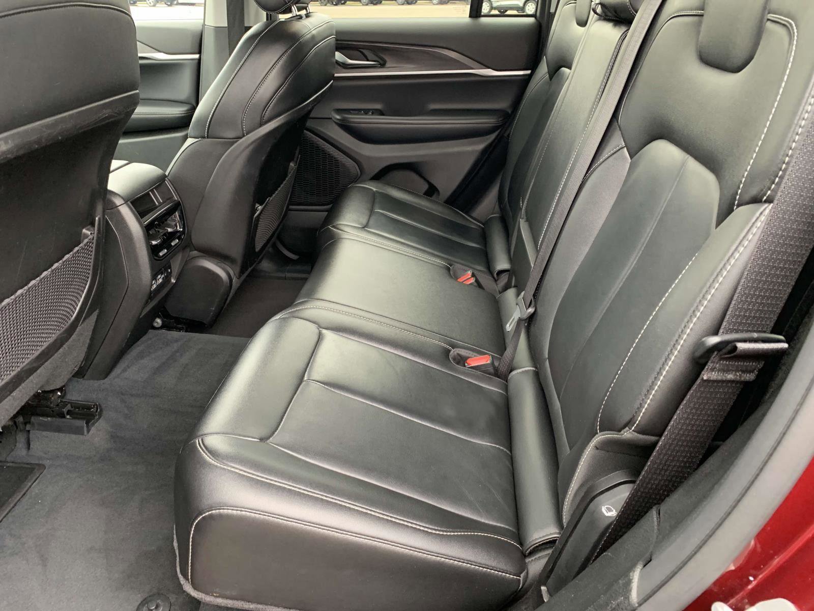 Used 2023 Jeep Grand Cherokee Limited image 18