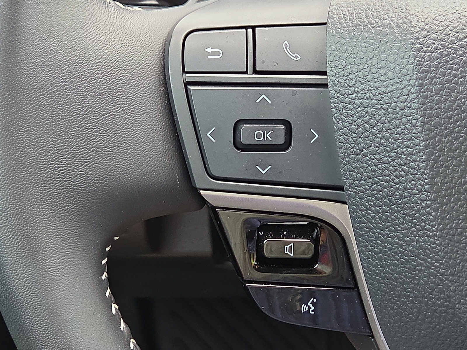 Used 2025 Toyota Camry SE image 21