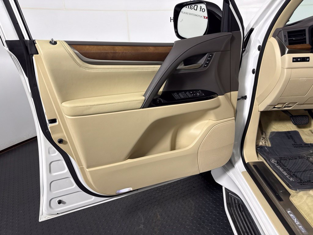 Used 2019 Lexus LX 570 4WD w/ Luxury Package image 14