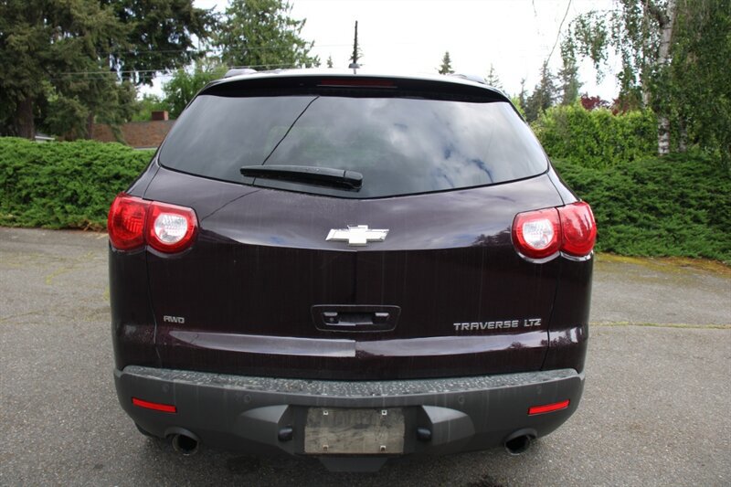 Used 2010 Chevrolet Traverse LTZ AWD/4WD image 12