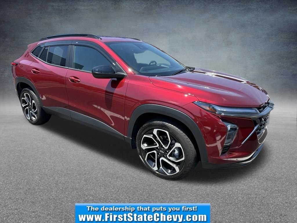 Used 2024 Chevrolet Trax RS w/ Sunroof Package FWD image 1