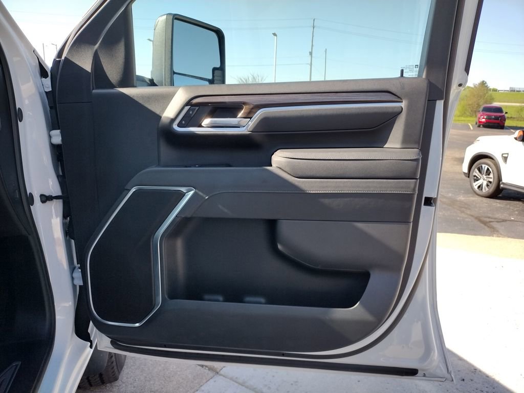 Used 2025 Chevrolet Silverado 2500 LT w/ Convenience Package AWD/4WD image 30