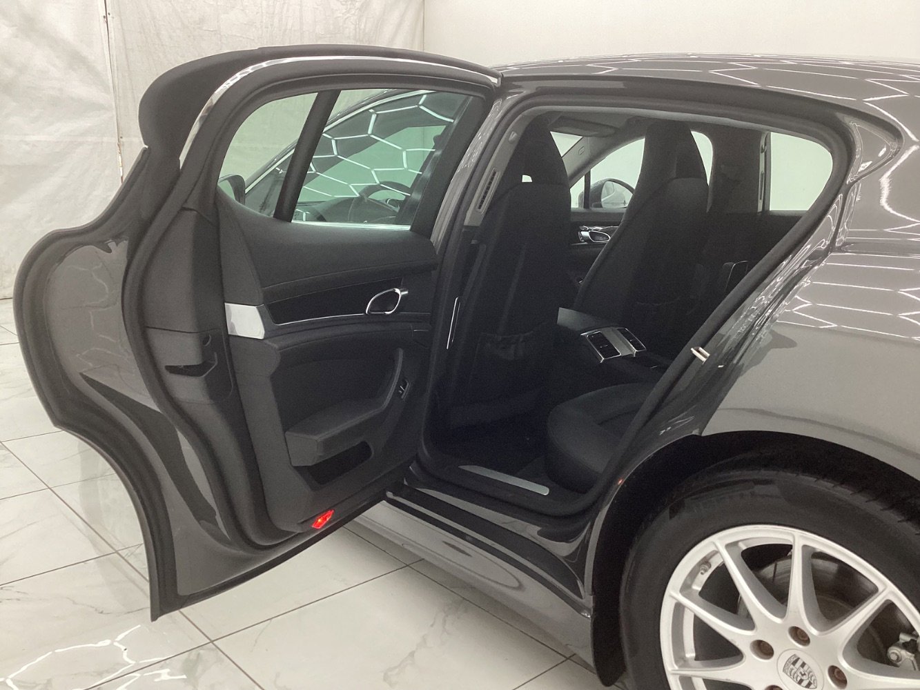 Used 2013 Porsche Panamera S image 21