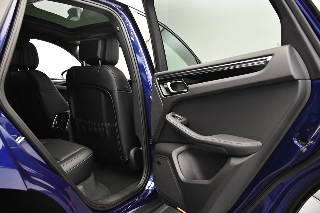 Certified 2025 Porsche Macan image 52