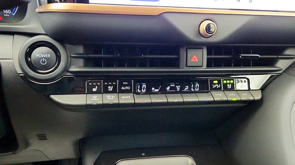 Used 2025 Toyota Crown Signia w/ Advanced Technology Package image 18