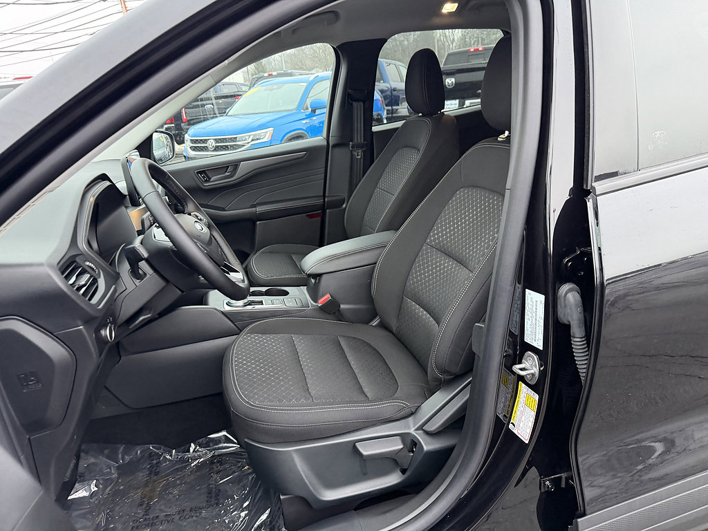 Used 2025 Ford Escape Active w/ Cold Weather Package AWD/4WD image 12