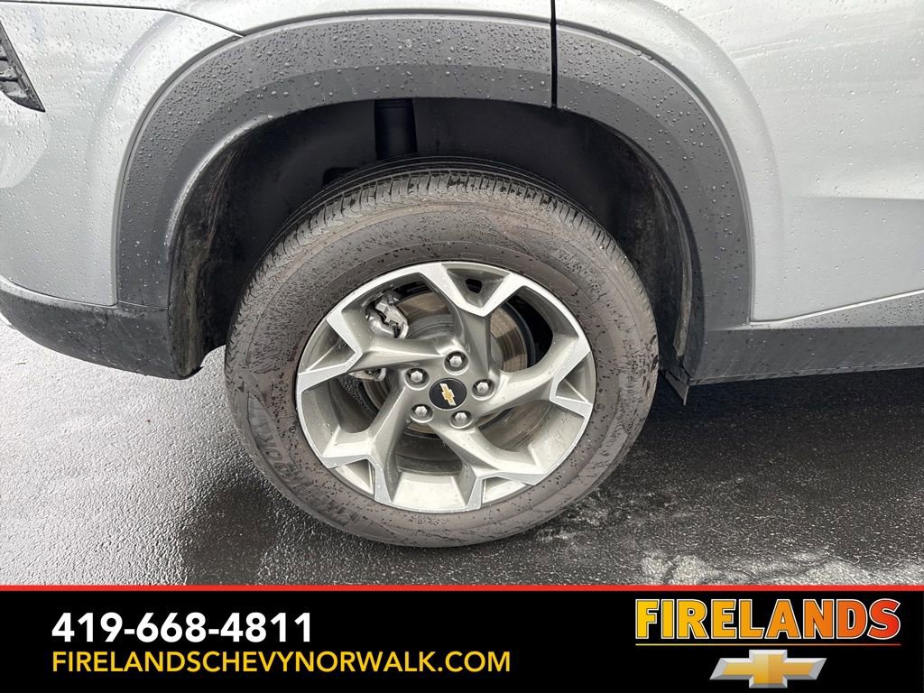 Used 2025 Chevrolet Trax LT w/ LT Convenience Package image 21