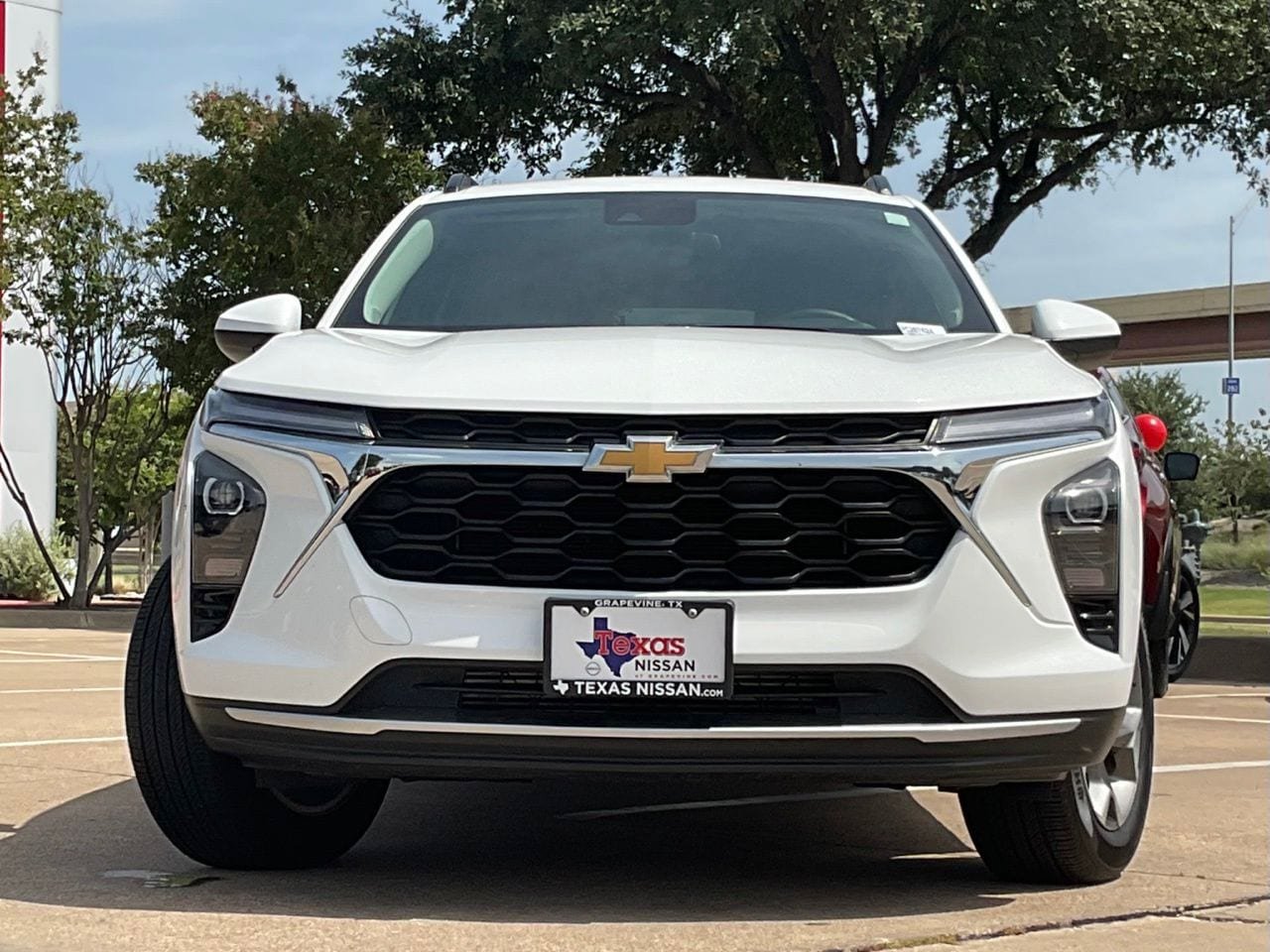 Used 2025 Chevrolet Trax LT w/ LT Convenience Package FWD image 2