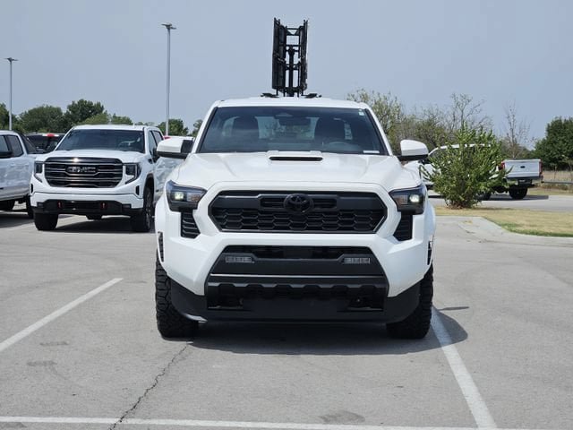 Used 2025 Toyota Tacoma TRD Sport AWD/4WD image 2