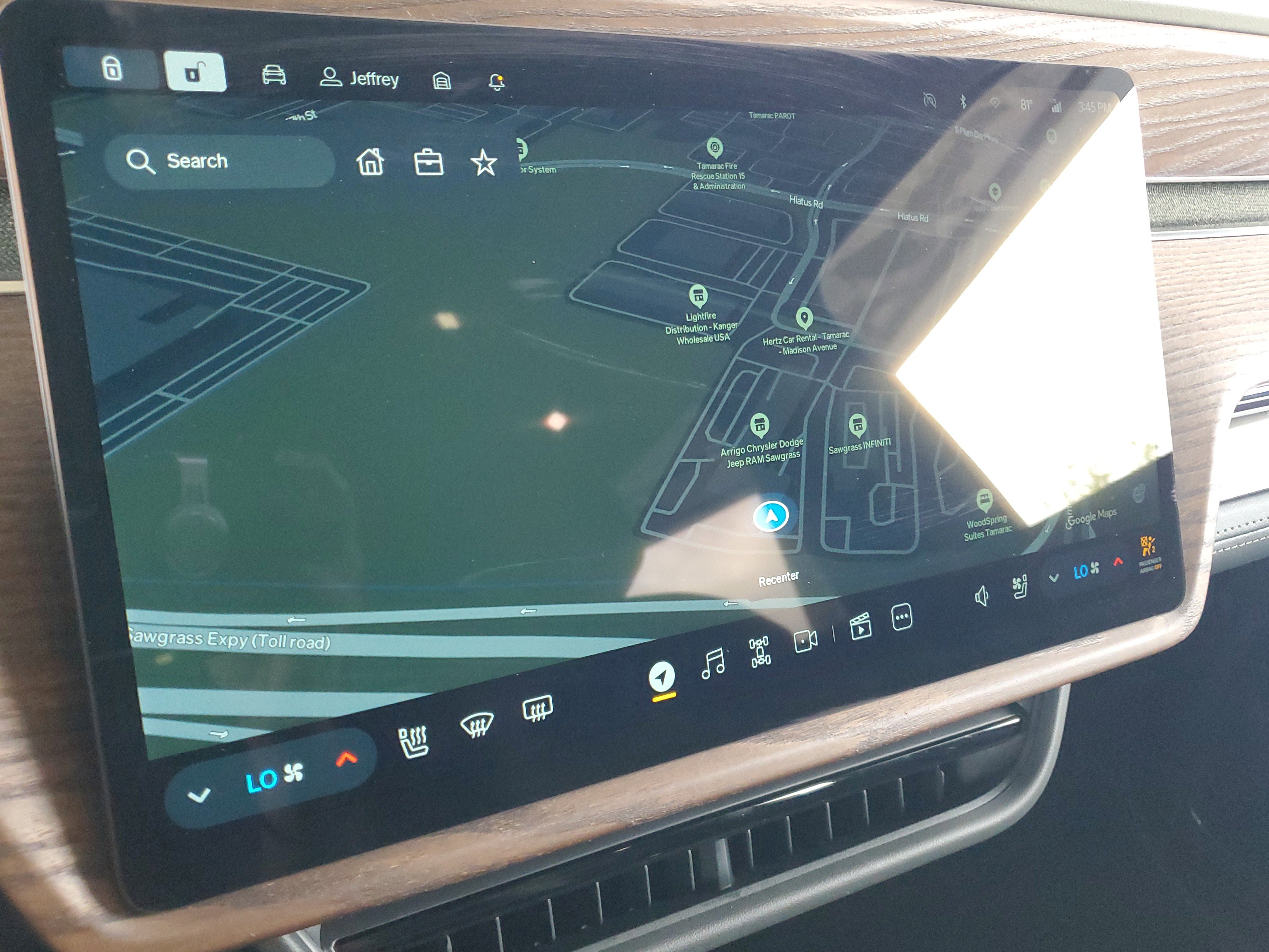 Used 2024 Rivian R1S Adventure image 27