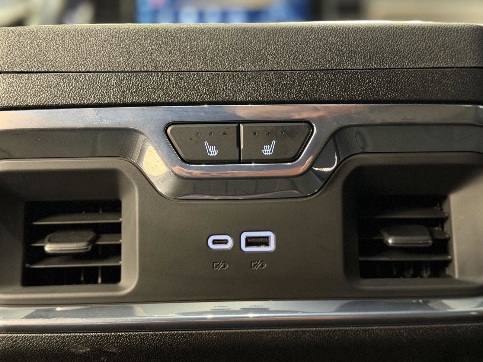 Certified 2025 Chevrolet Silverado 2500 High Country w/ Technology Package AWD/4WD image 35