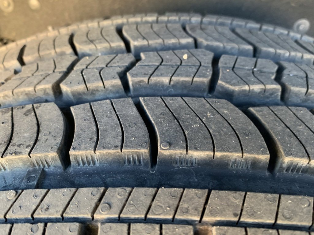 Used 2019 GMC Yukon XL SLT w/ Graphite Performance Edition image 11