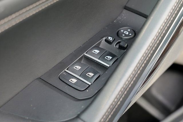 Used 2024 BMW X6 xDrive40i w/ Premium Package image 18