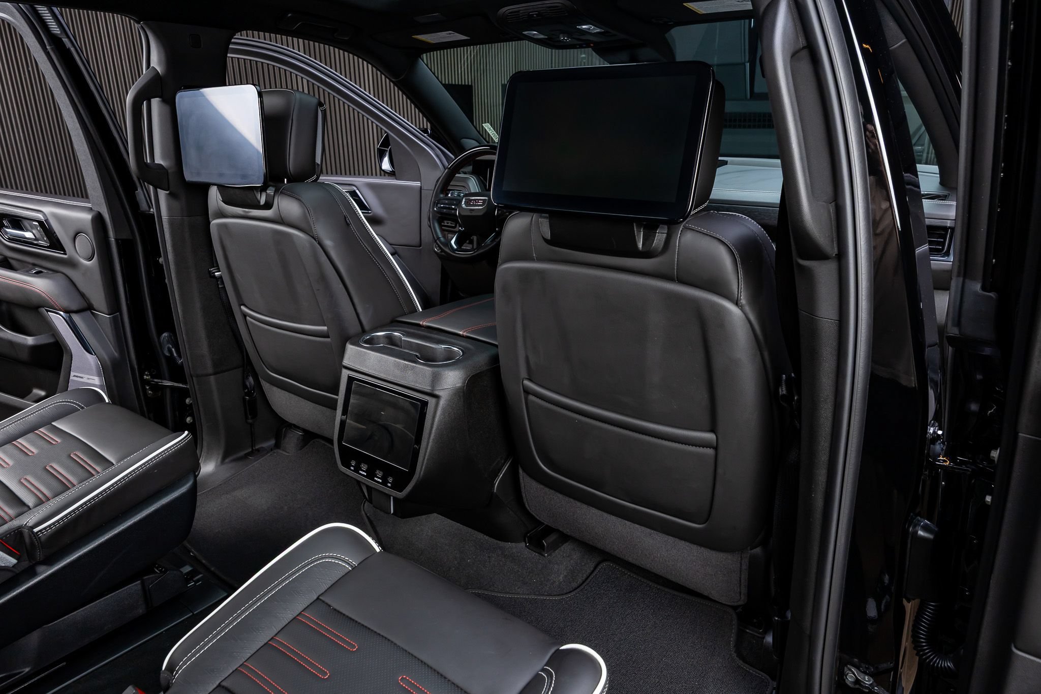 Used 2025 GMC Yukon XL AT4 Ultimate AWD/4WD image 32