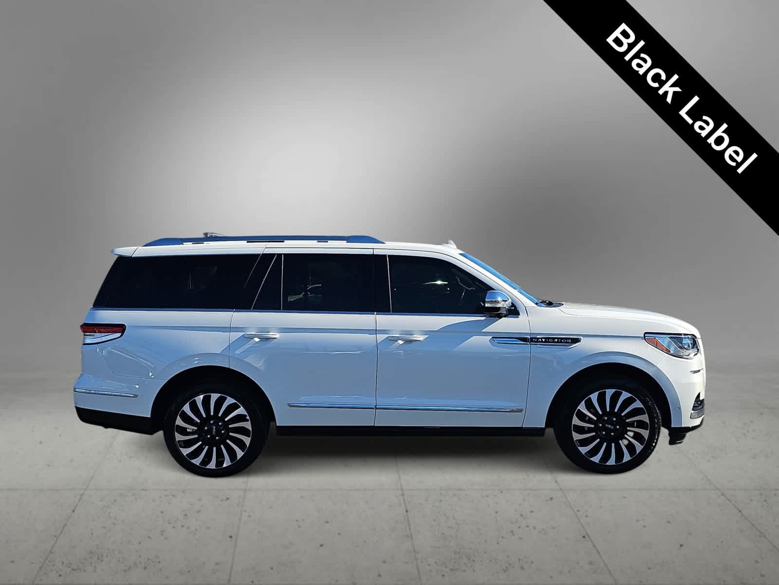 Used 2024 Lincoln Navigator Black Label AWD/4WD image 9