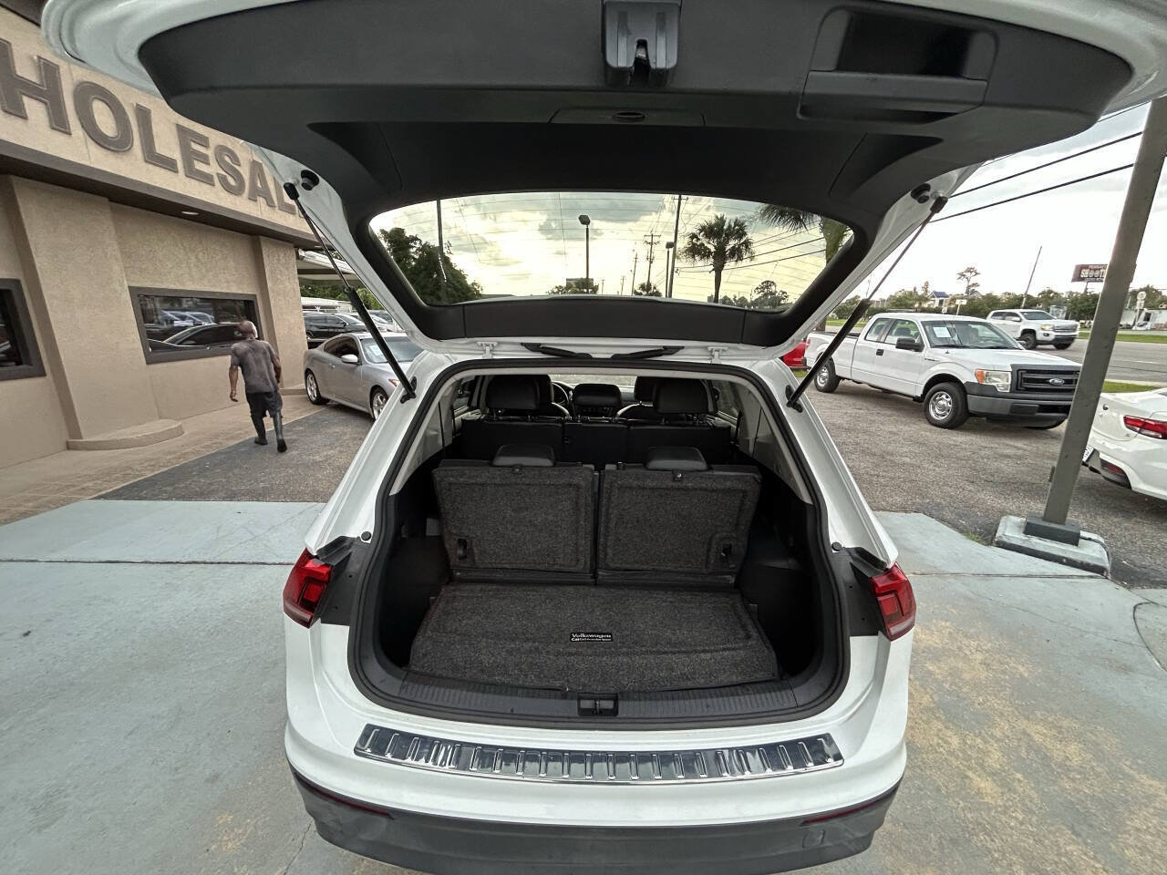 Used 2019 Volkswagen Tiguan SE FWD image 10