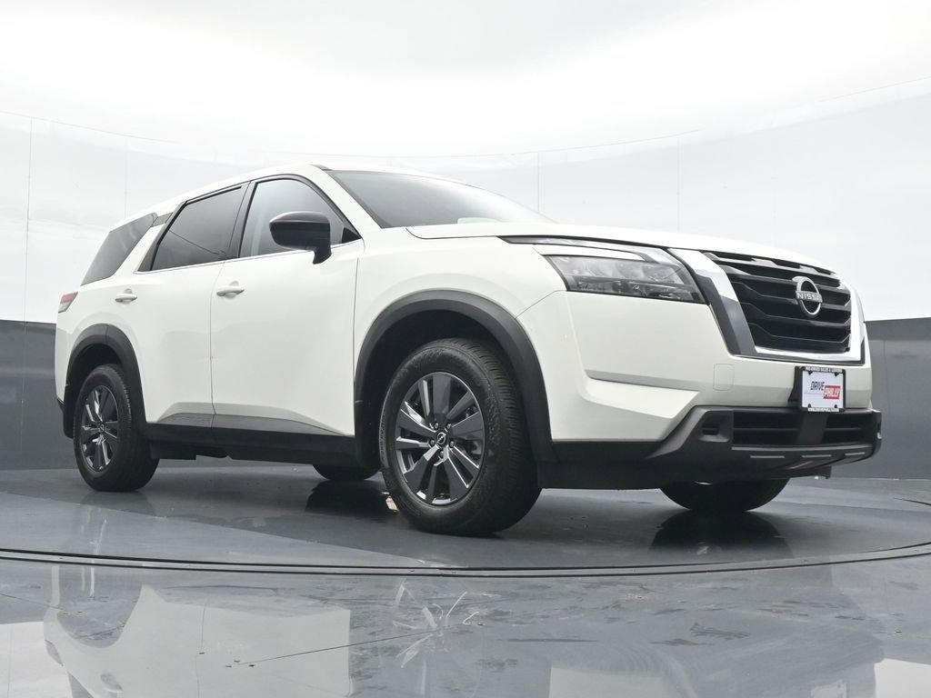 Used 2024 Nissan Pathfinder S image 24