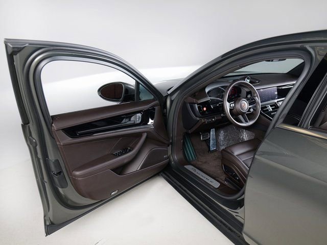New 2025 Porsche Panamera 4 image 24
