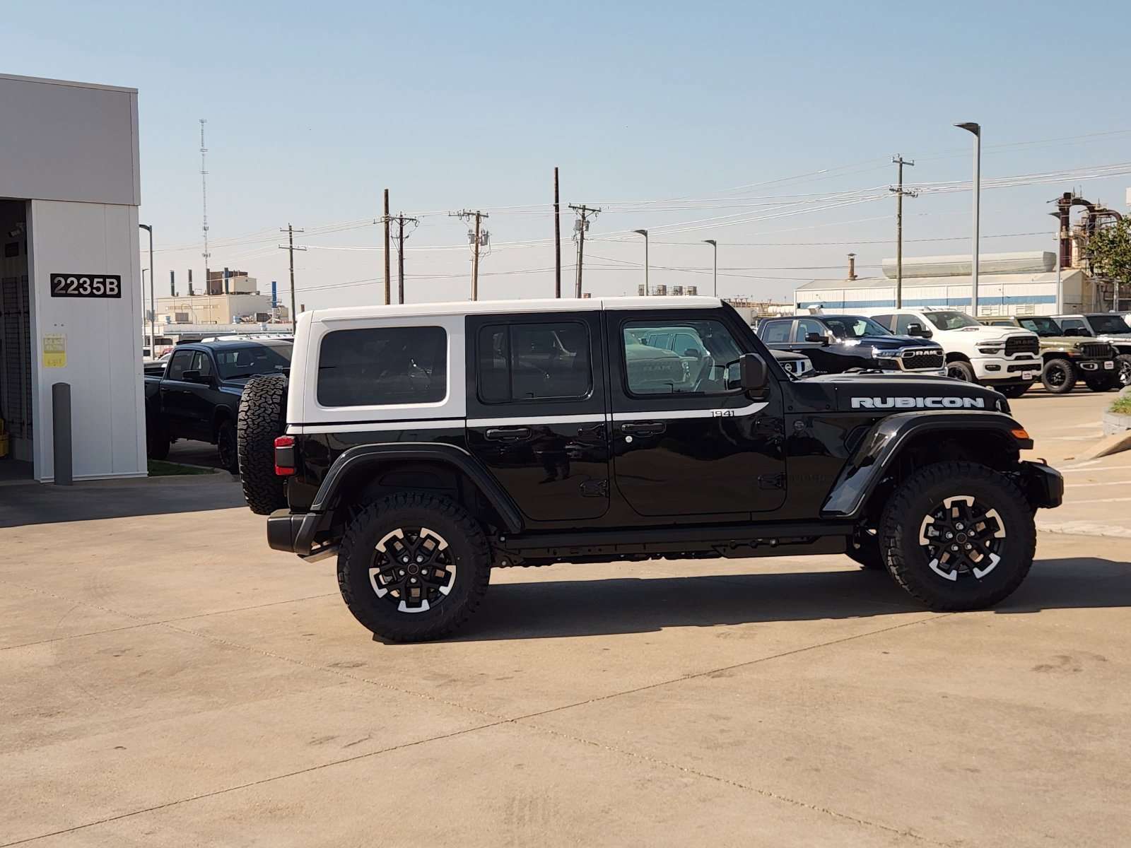 New 2026 Jeep Wrangler Unlimited Rubicon w/ Whitecap Package AWD/4WD image 7