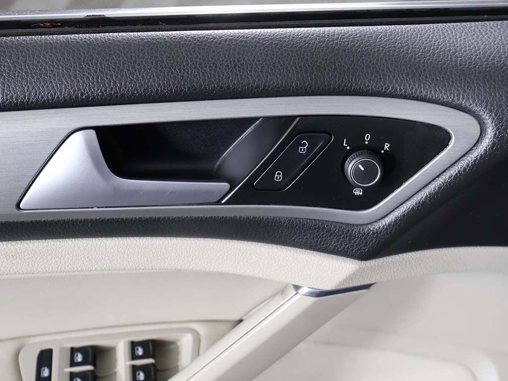 Used 2016 Volkswagen Golf Limited Edition image 33