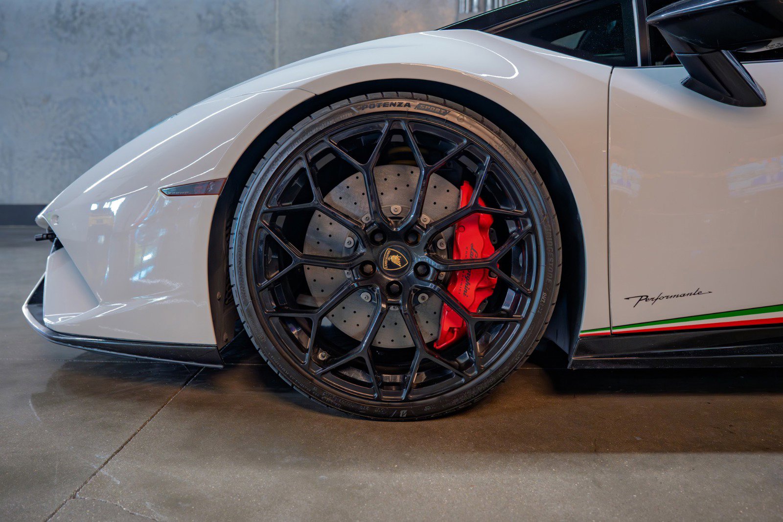 Used 2018 Lamborghini Huracan Performante image 21