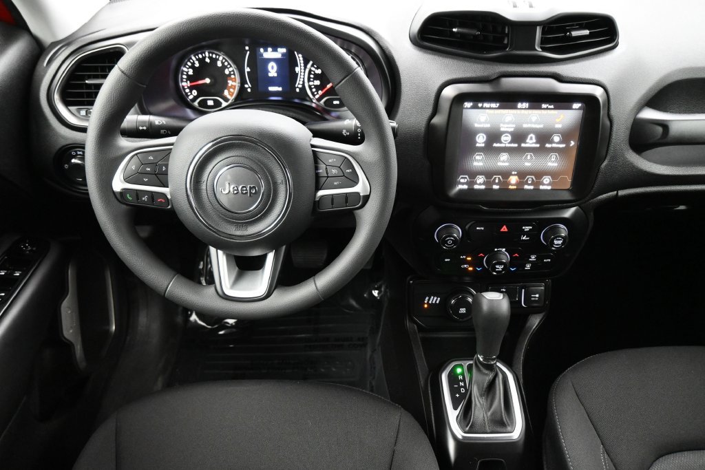 Used 2023 Jeep Renegade Latitude AWD/4WD image 5