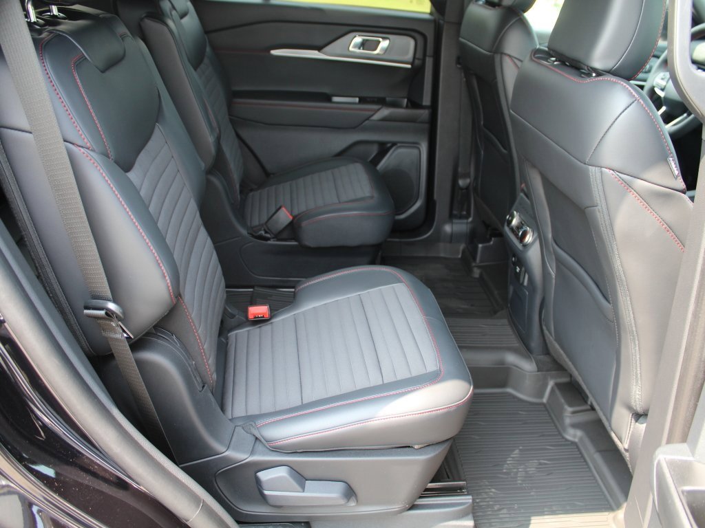 New 2025 Ford Explorer ST-Line w/ Premium Package image 18