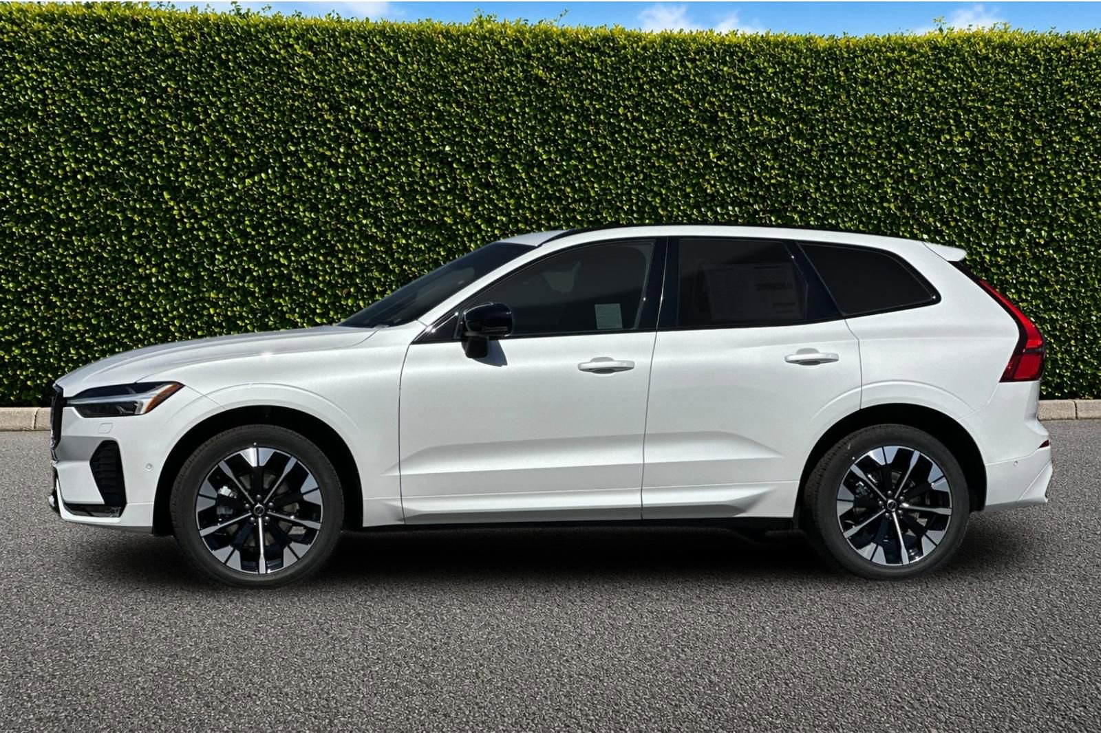 New 2026 Volvo XC60 B5 Plus w/ Climate Package AWD/4WD image 3
